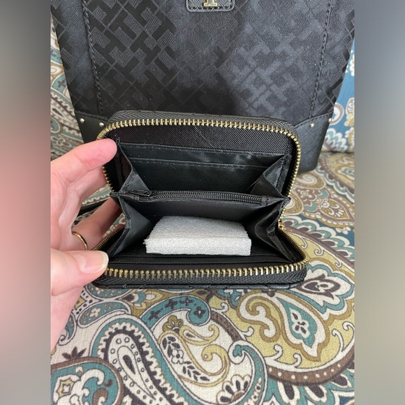 Tommy Hilfiger Crossbody Purse & Wallet - Picture 7 of 11